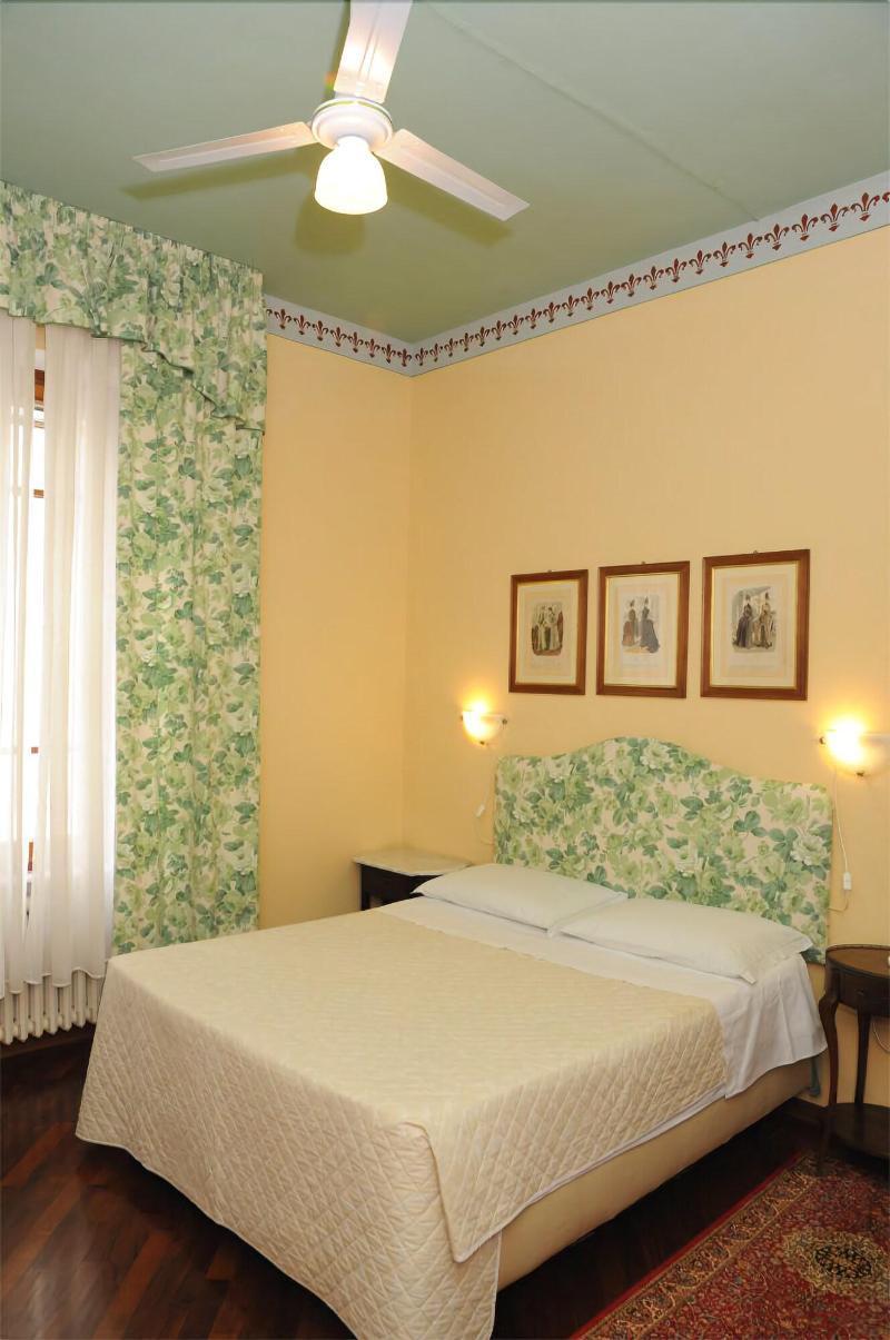 Tarussio Hotel อาเรซโซ ภายนอก รูปภาพ