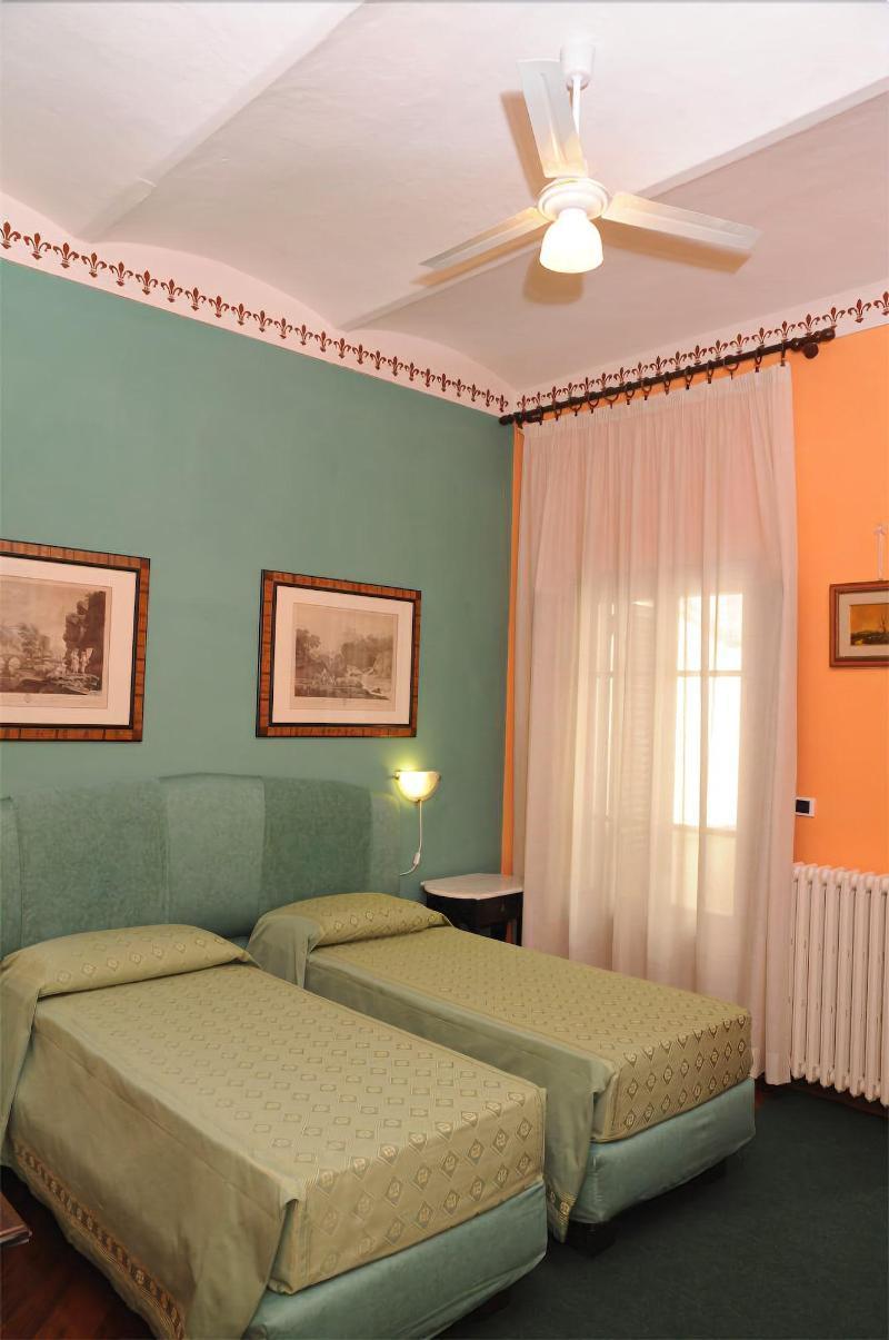 Tarussio Hotel อาเรซโซ ภายนอก รูปภาพ