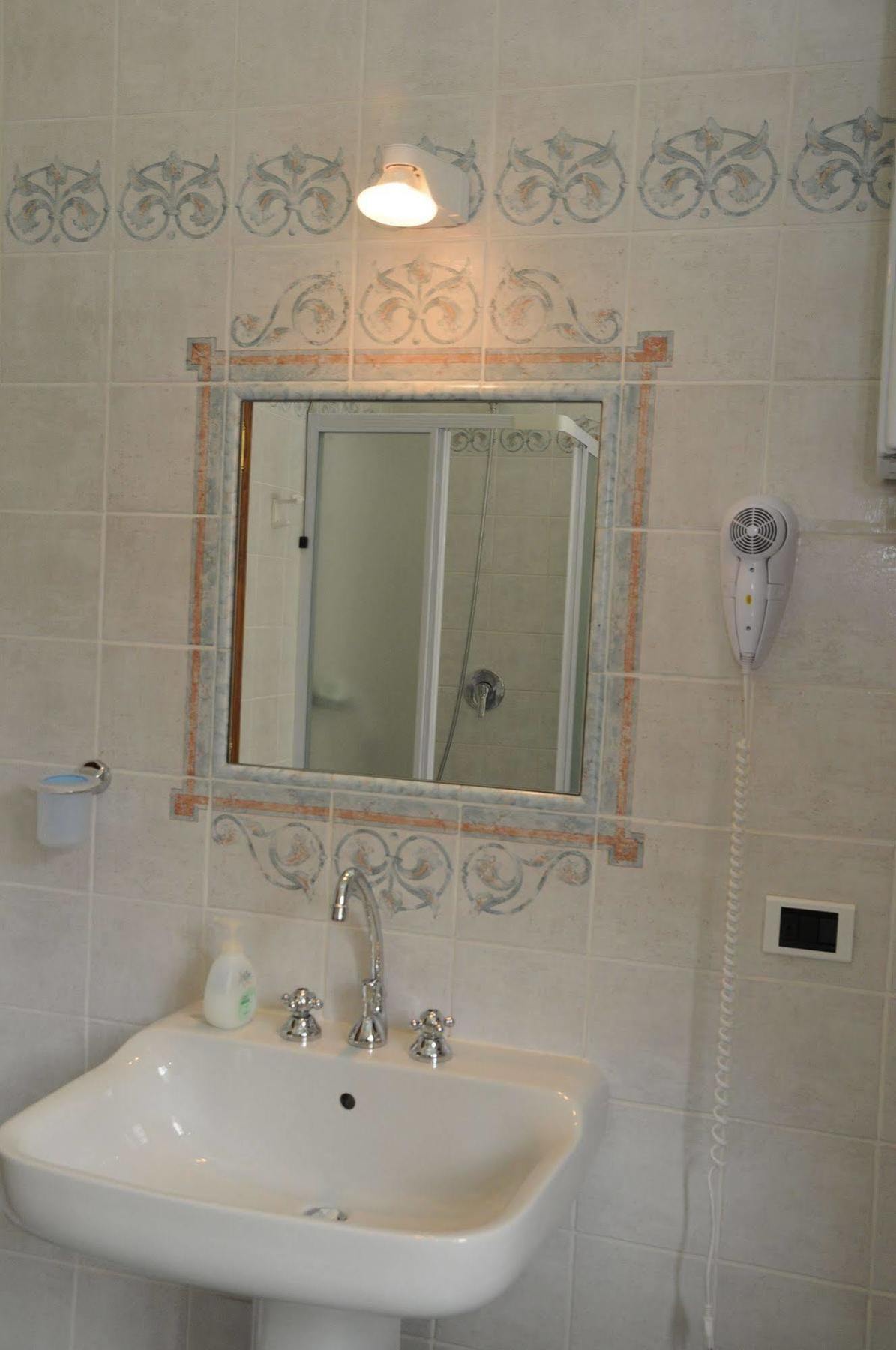 Tarussio Hotel อาเรซโซ ภายนอก รูปภาพ
